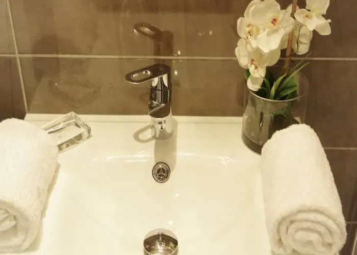 Calme Avec Terrasse - 2 Apartment