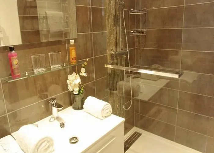 Apartman Calme Avec Terrasse - 2